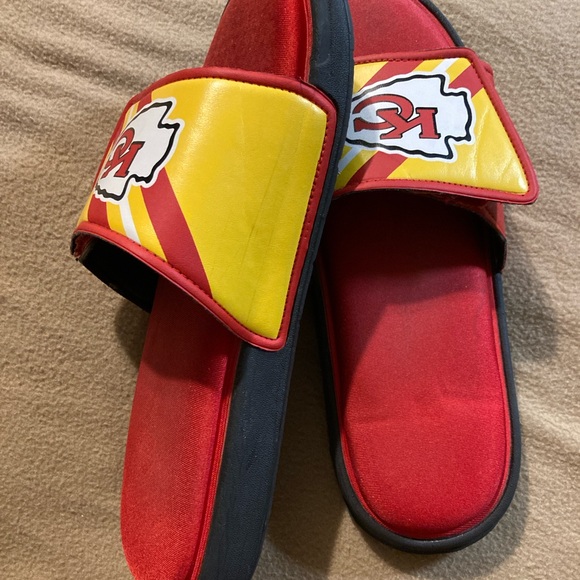 Men’s Red and Yellow Kansas City Chiefs Slide Sandals 11-12 - Picture 2 of 6